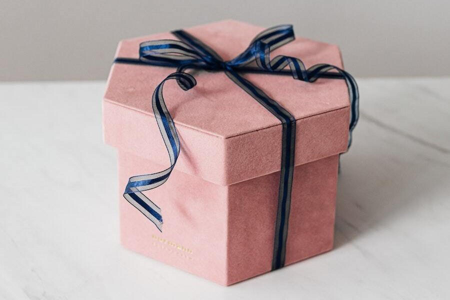 Last Minute Gift Ideas: (How to Make a Dad's Sweet Pack Gift)