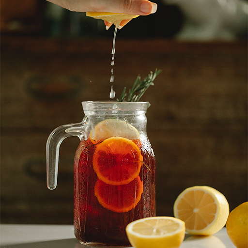 squeezing-lemon-into-drink