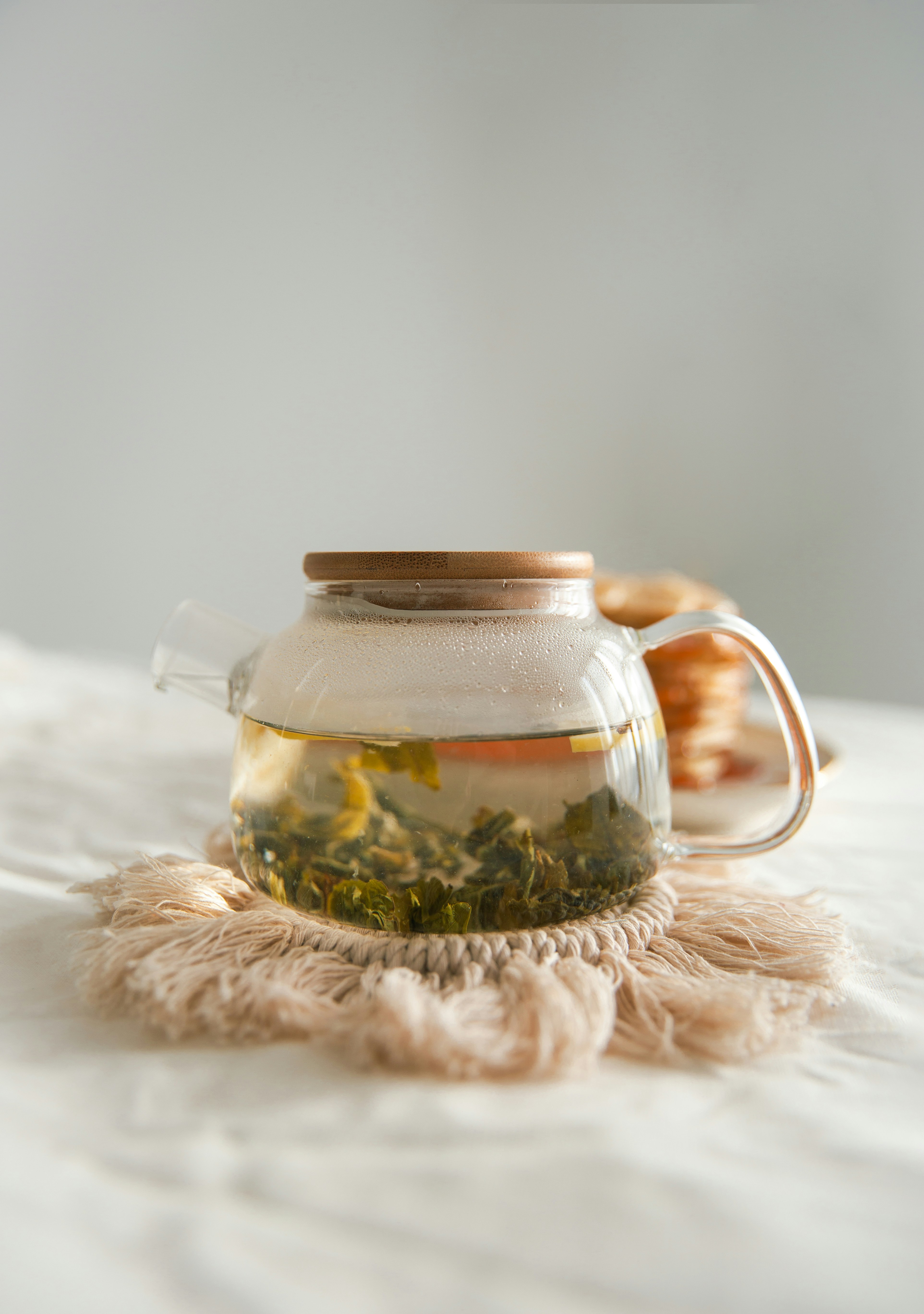 Mixing tea with alcohol is a contemporary take on the tea-brewing tradition. And with cocktails, you take creativity one step further to focus on enhancing the flavours of tea with a careful blend of spirits and mixers. 