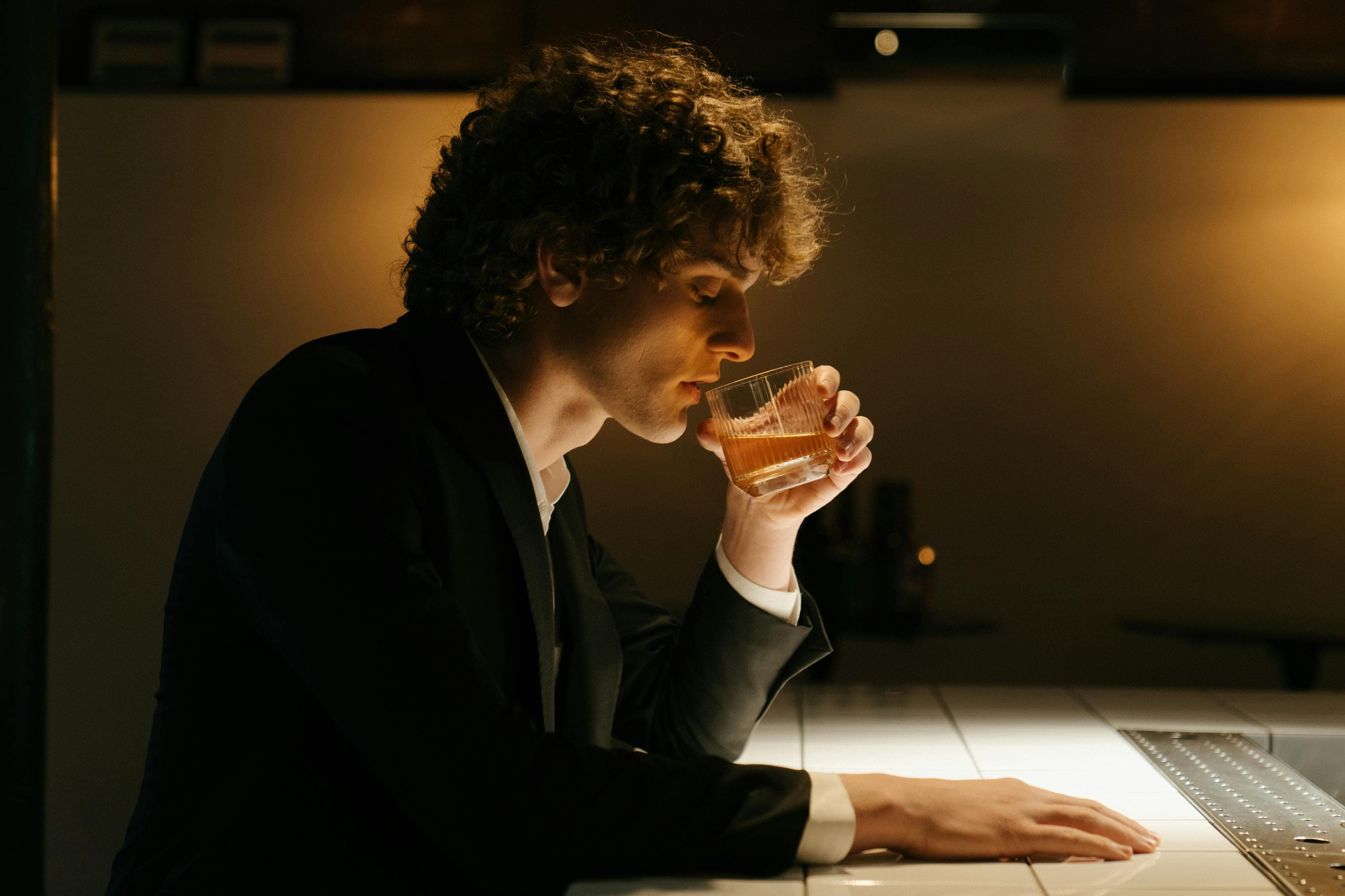 Newer Manners, Art of Conversation: An Updated Gentleman’s Guide To Drinking Etiquette 