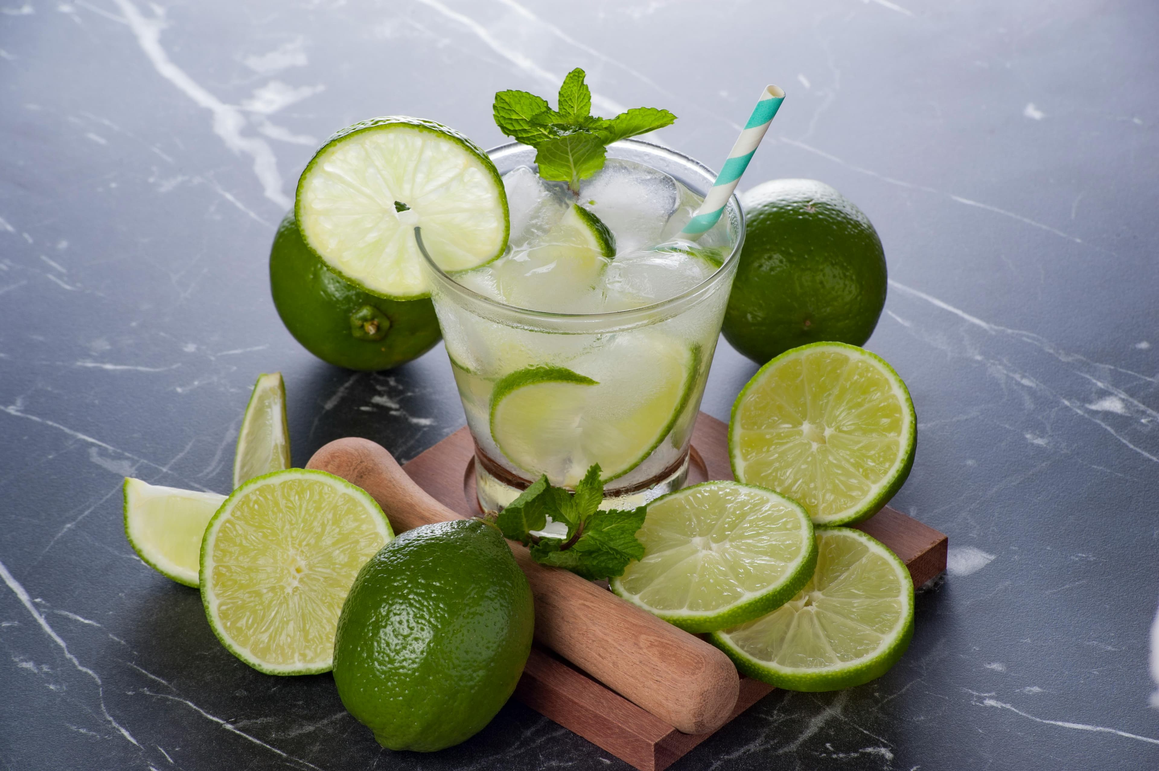 5 Refreshing Lemonade Spritzers Best Suited For Summertime Sips 