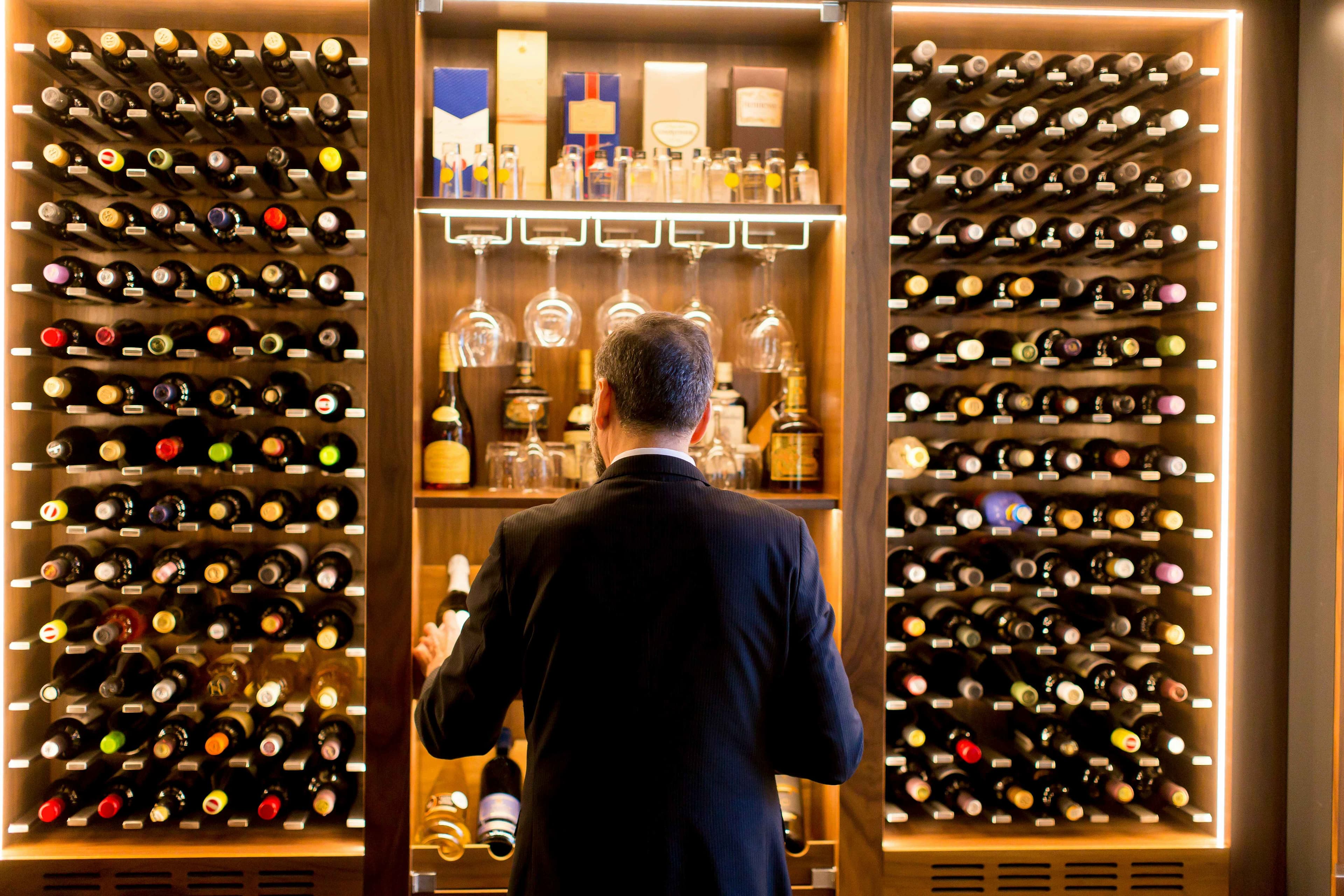 Learn How To Store Whisky vs Wine: A Guide On Why The Spirits Are Kept Differently 