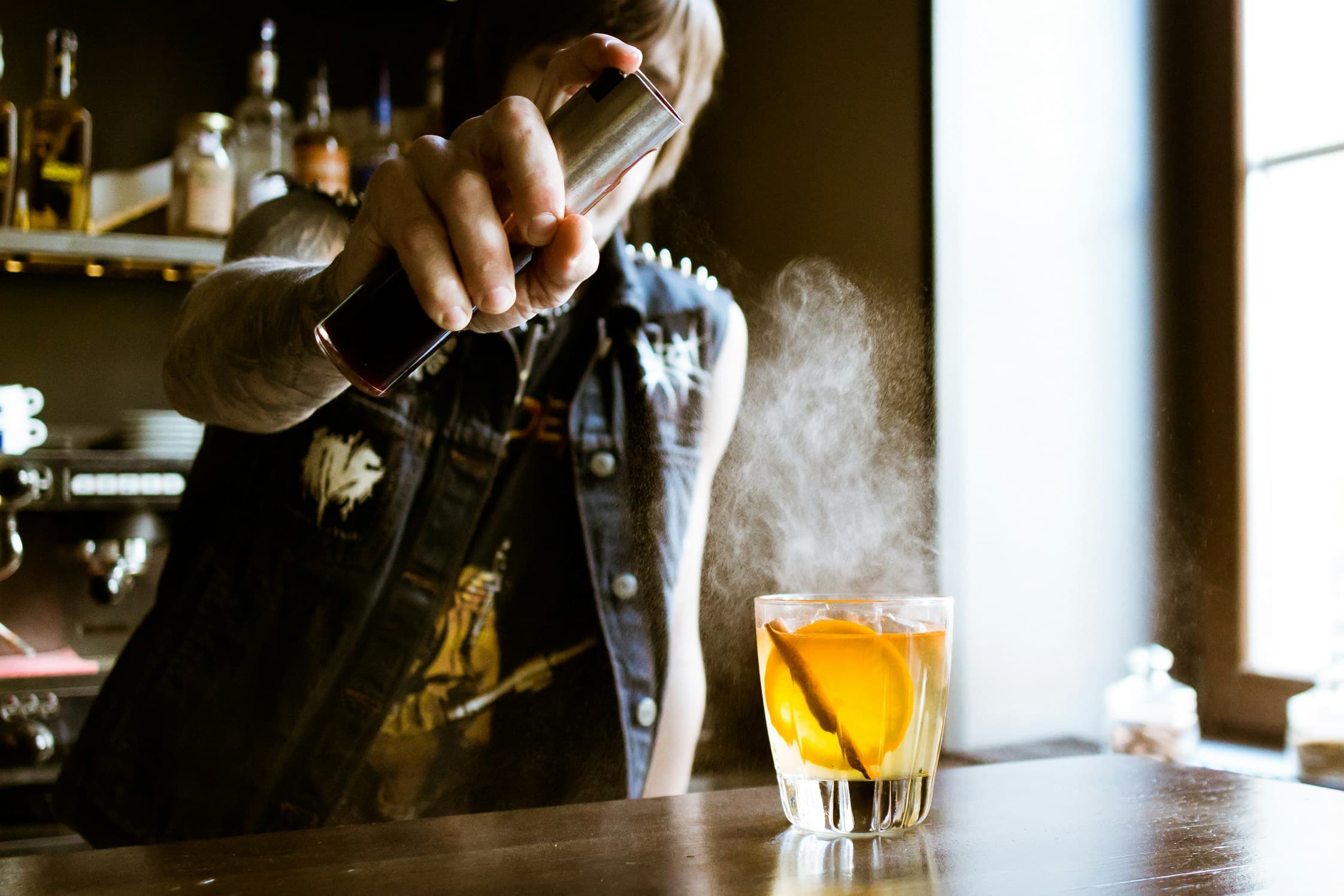 Smoke &amp;amp; Spherification: Learn The 101 Magic Of Mixology 