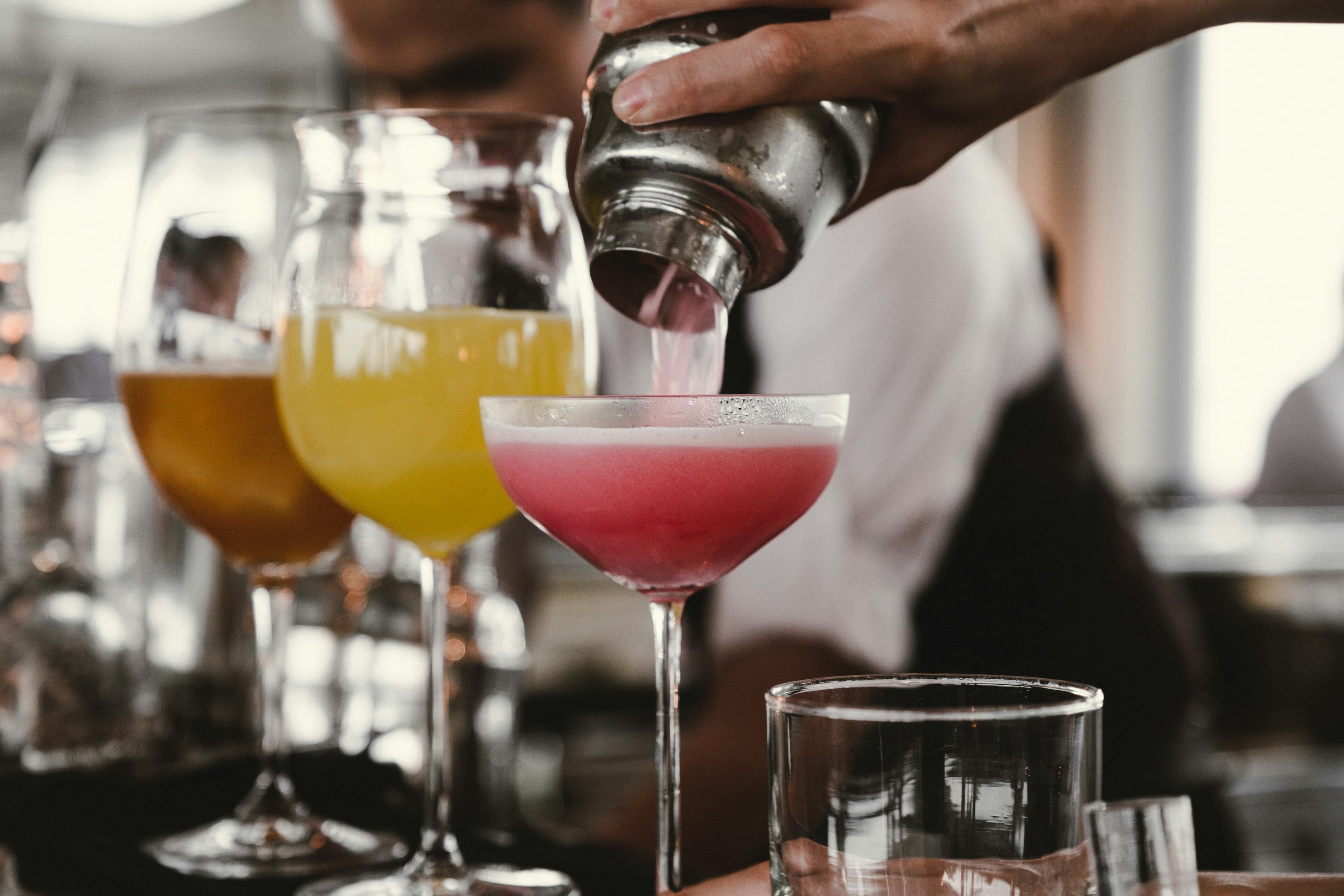 Making Cocktails In Bulk? Get These 7 Tips And Tools First 