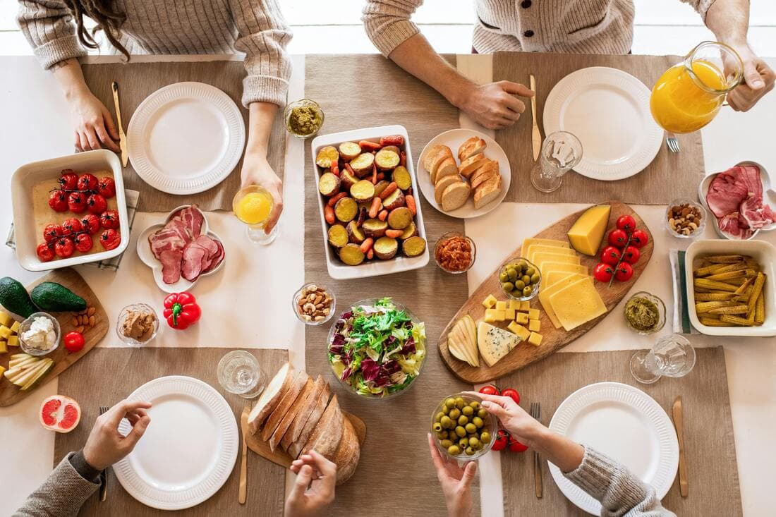 DIY Festive Snack Platters: Homemade Tips for a Filling Gourmet Spread