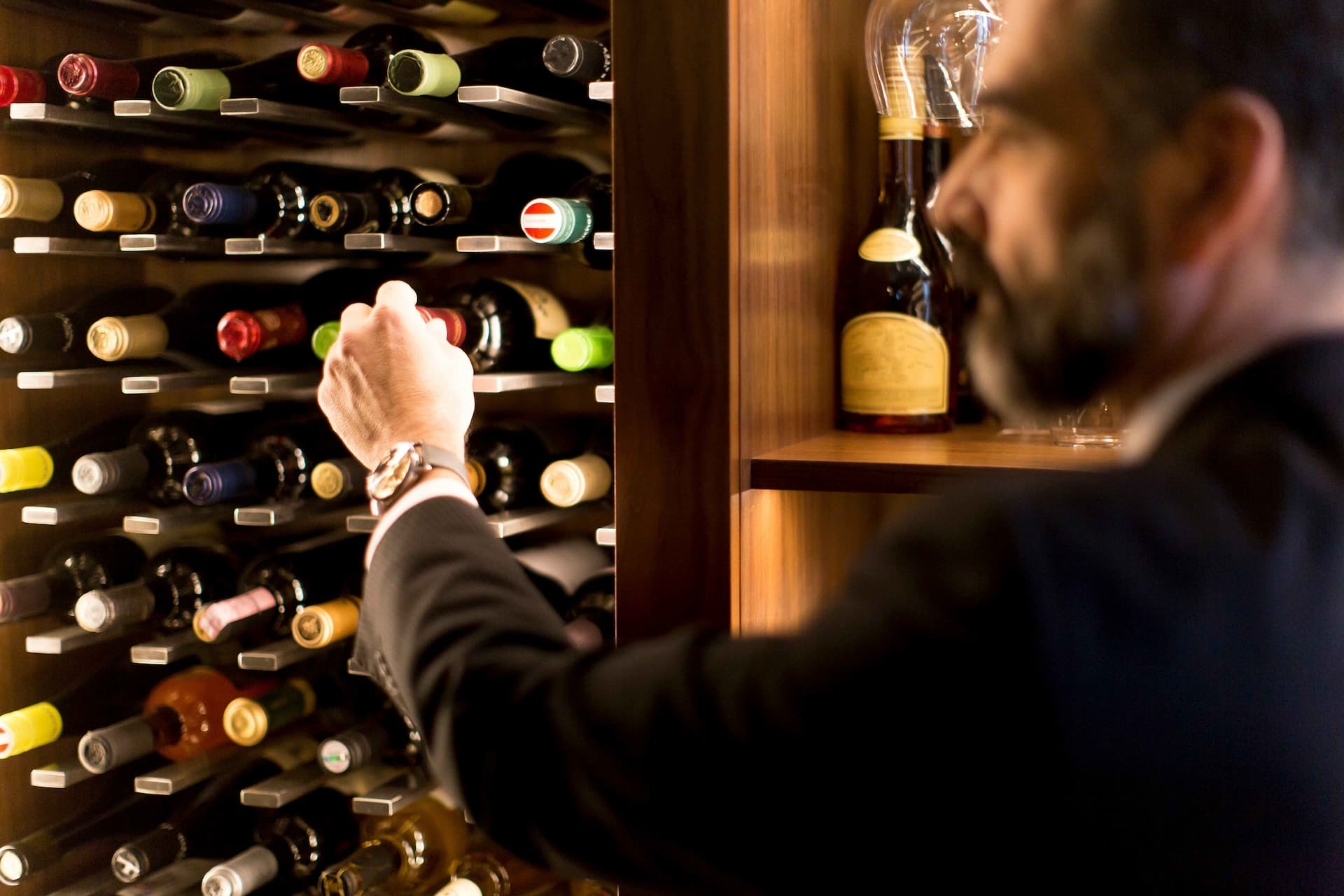 Learn How To Store Whisky vs Wine: A Guide On Why The Spirits Are Kept Differently