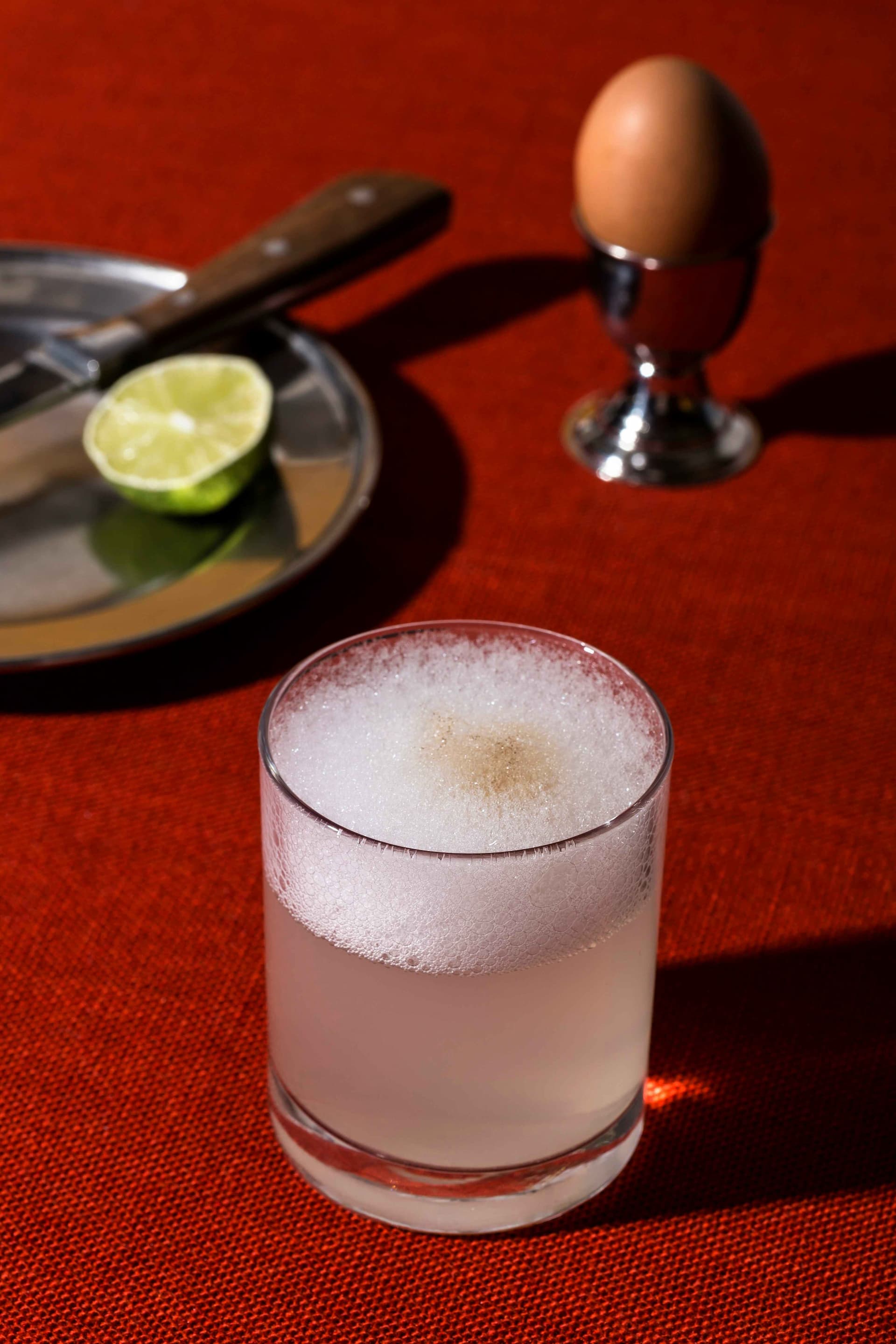 The 101 Behind Adding Egg Whites To Whisky Sour: Should You Use It?