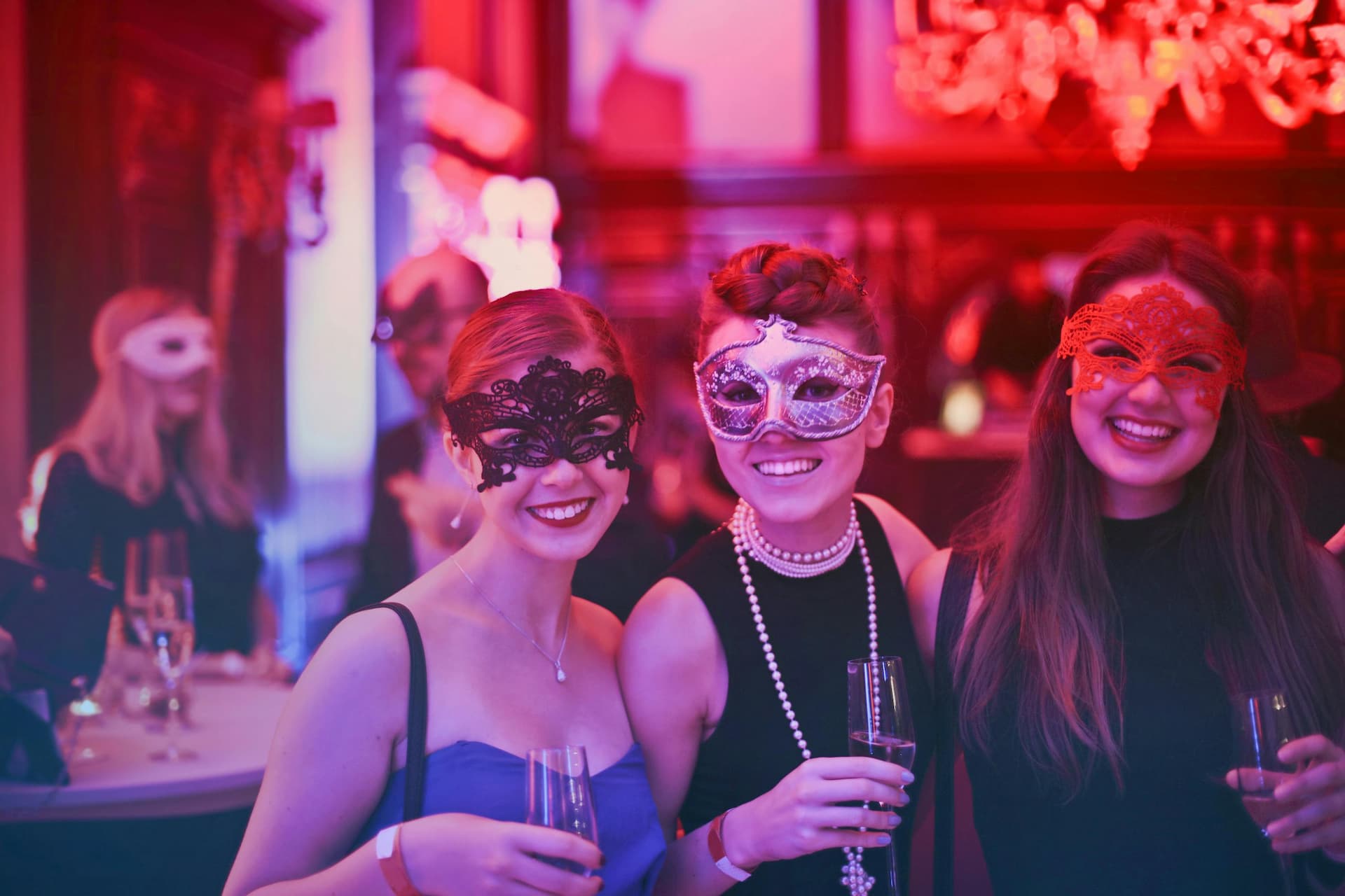 Themed Bar Crawls: A Night of Adventure On The Streets Awaits You!