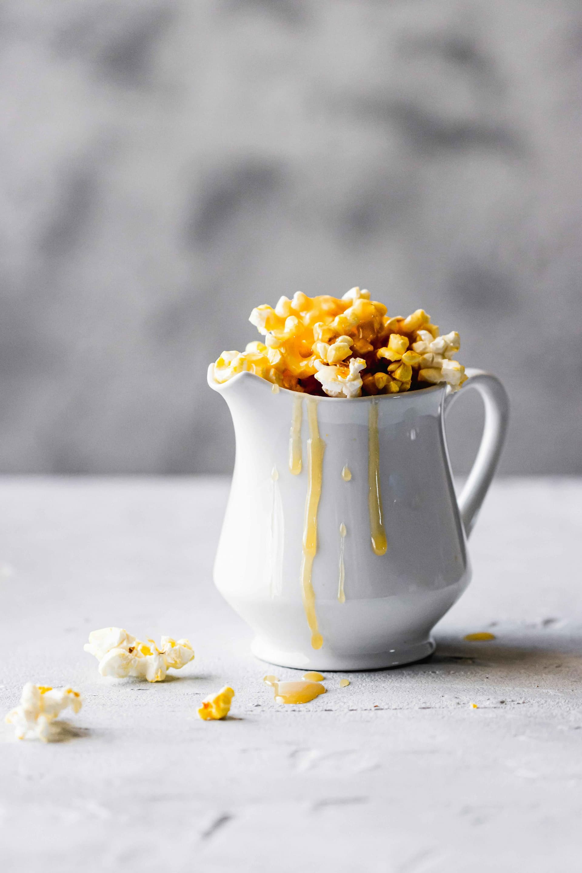 How To Make Rum And Caramel Popcorn To Give Your Movie Night A Caribbean Flair