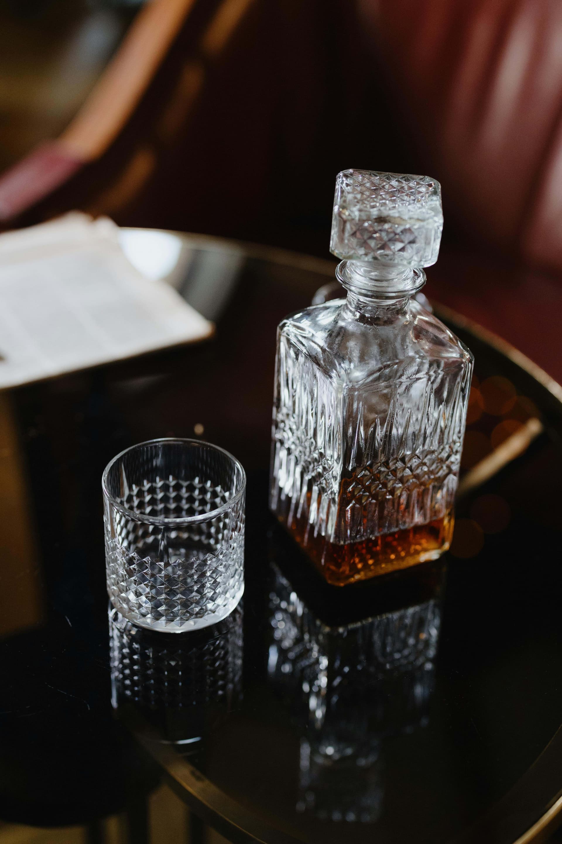 Storing whisky in a decanter