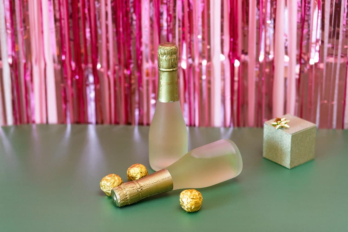 Gifting Alcohol Miniatures? Personalise Bottles With These 5 Simple Tips