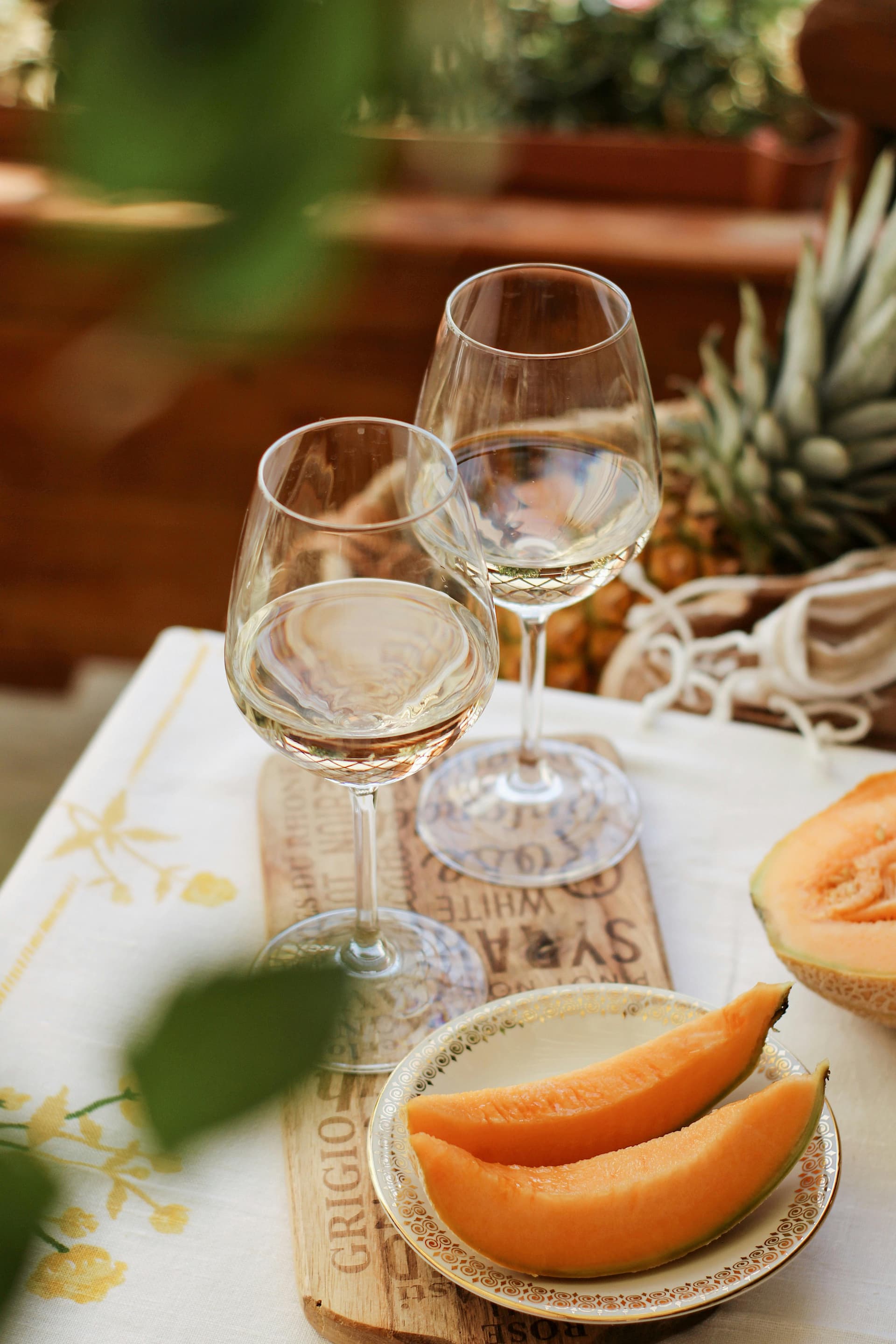 Melon Mania: Refreshing, Iced Cantaloupe And Vodka Spritz For Summer Pool Parties