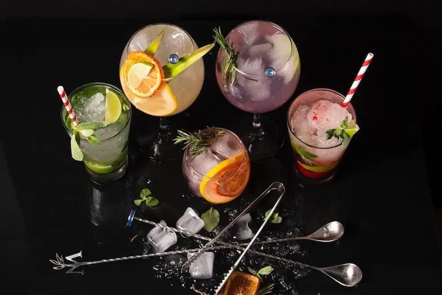 4 Easy Cocktail Recipes Cover 