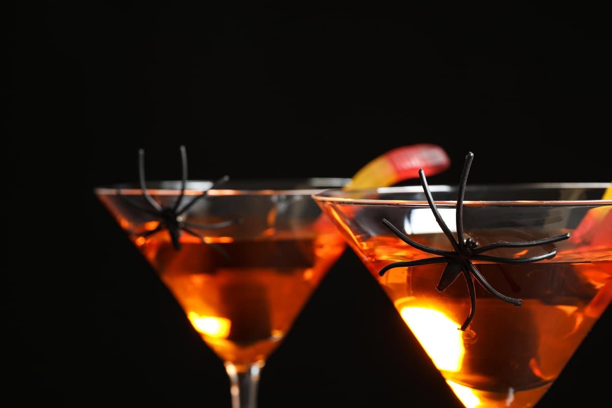 Halloween cocktail garnish ideas 