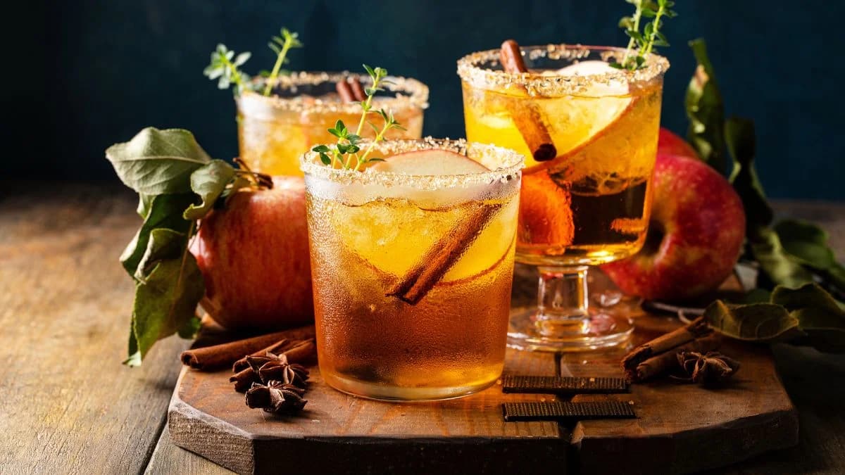 thanksgiving party hosting tips cocktails 