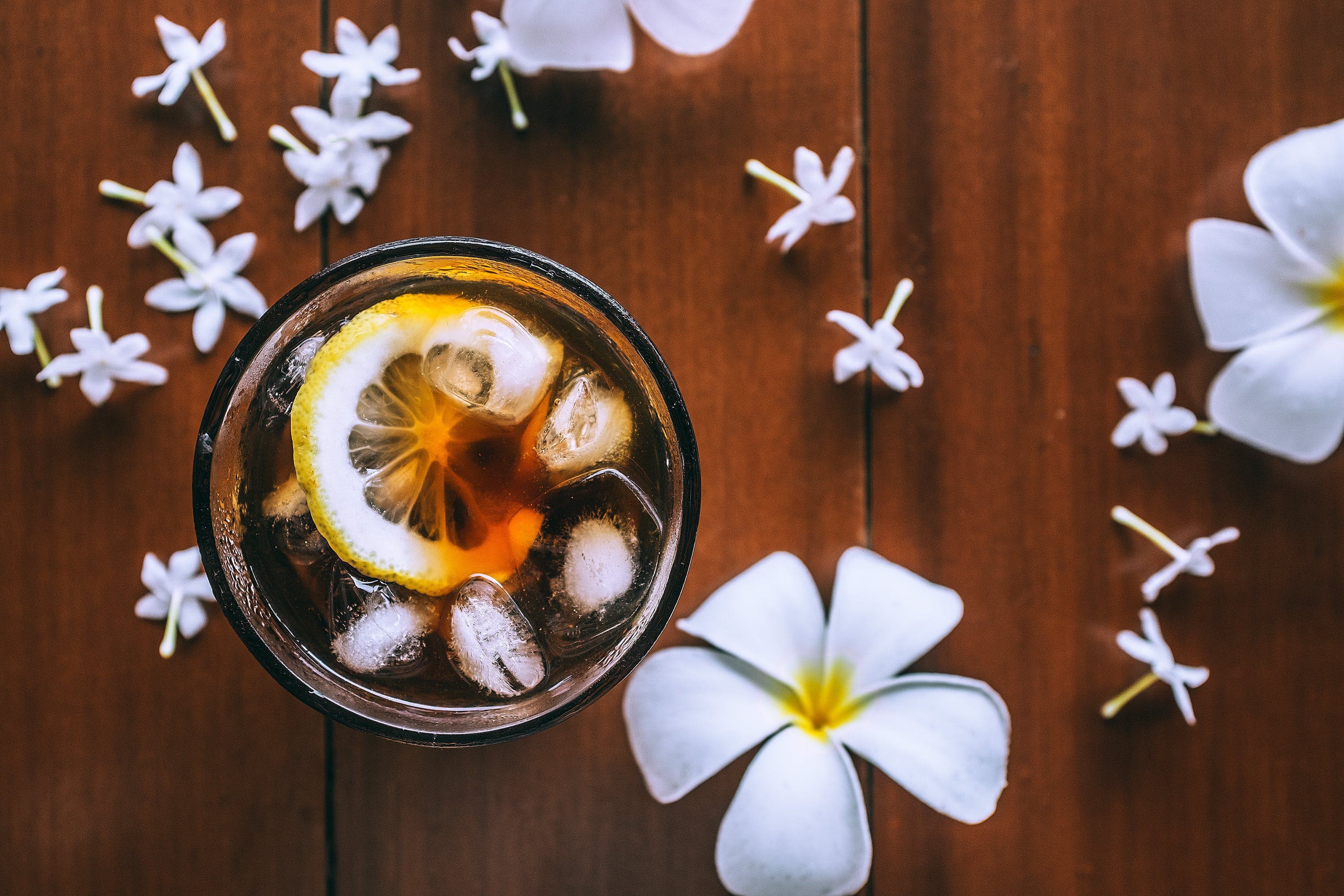 Six Ways To Include Edible Flowers In Springtime Cocktails 