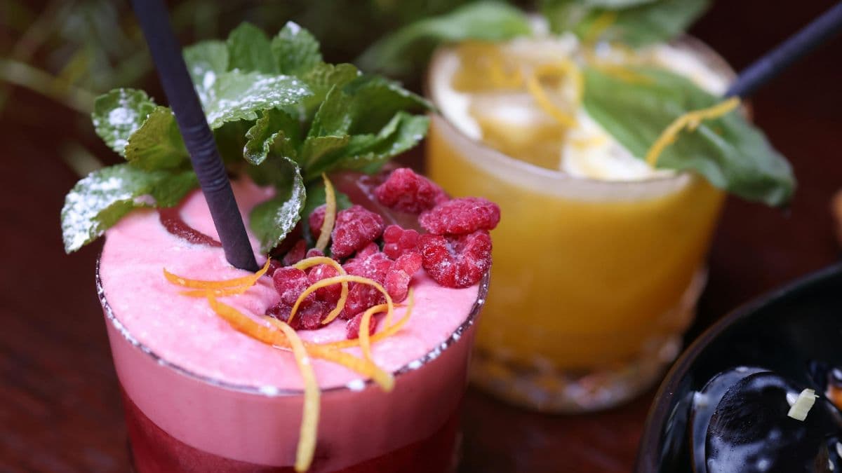Black And White Ginger Ale Cocktails