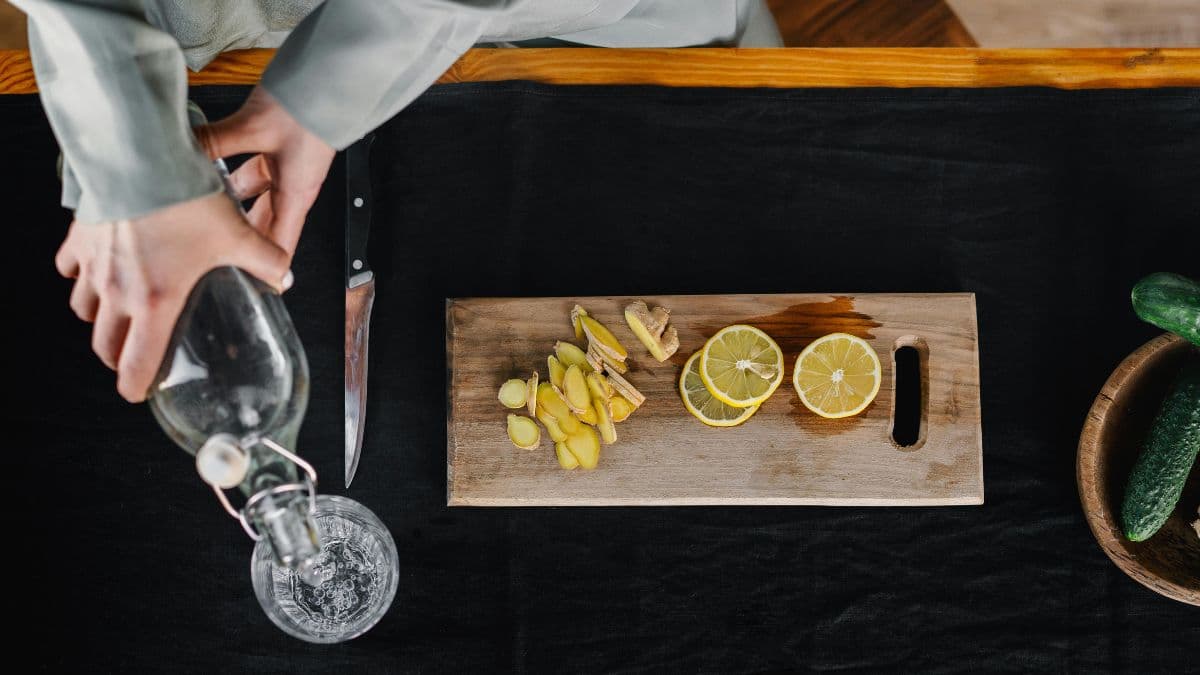 Black And White Ginger Ale Cocktails